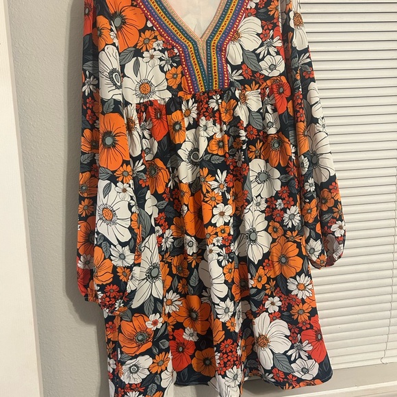 Dresses & Skirts - Floral V-Neck Dress with Long Sleeves